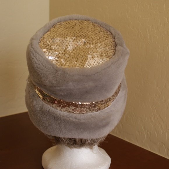 UGG IN/OUT HAT WITH SEQUINS